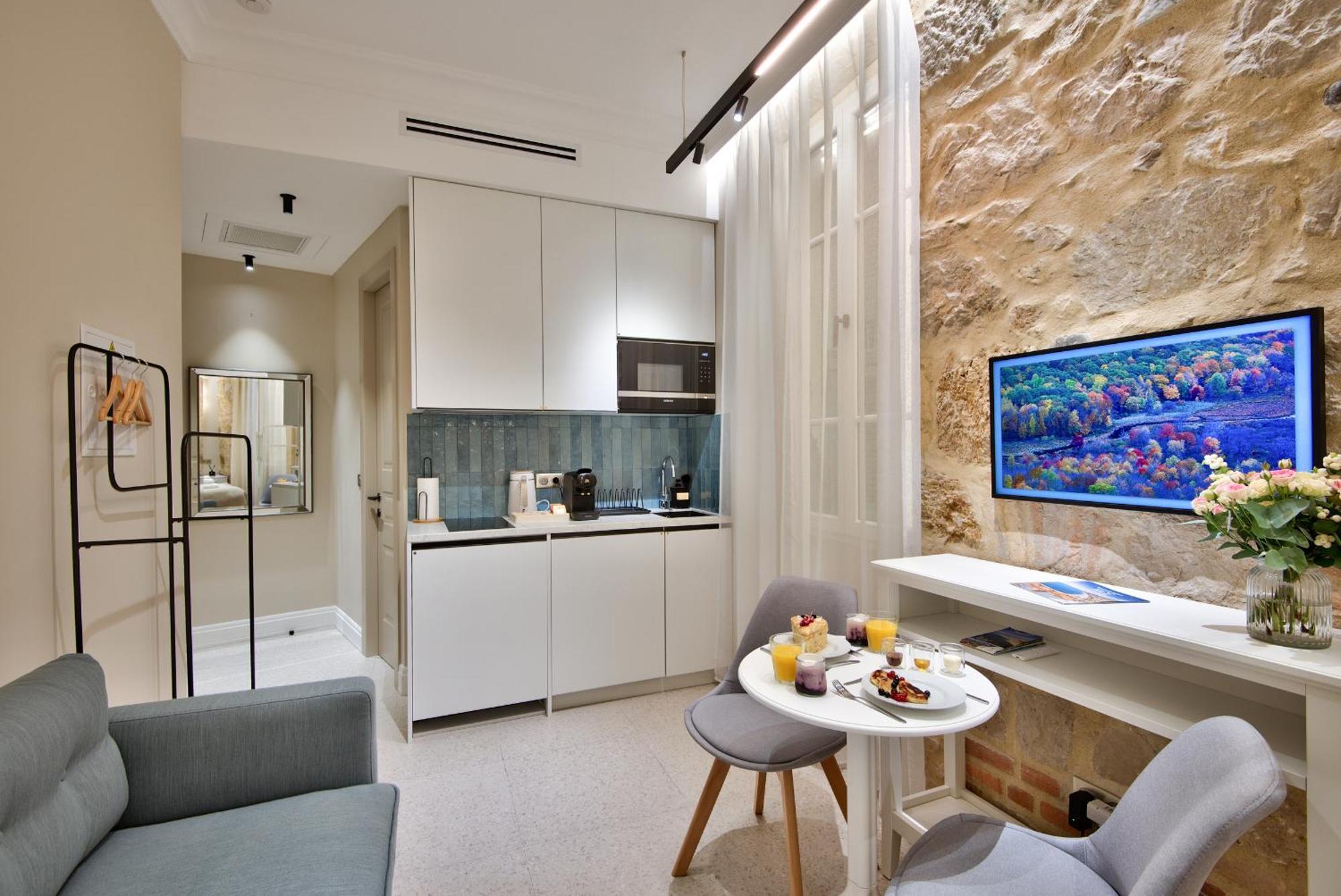 9 Alberti Centre * Nizza