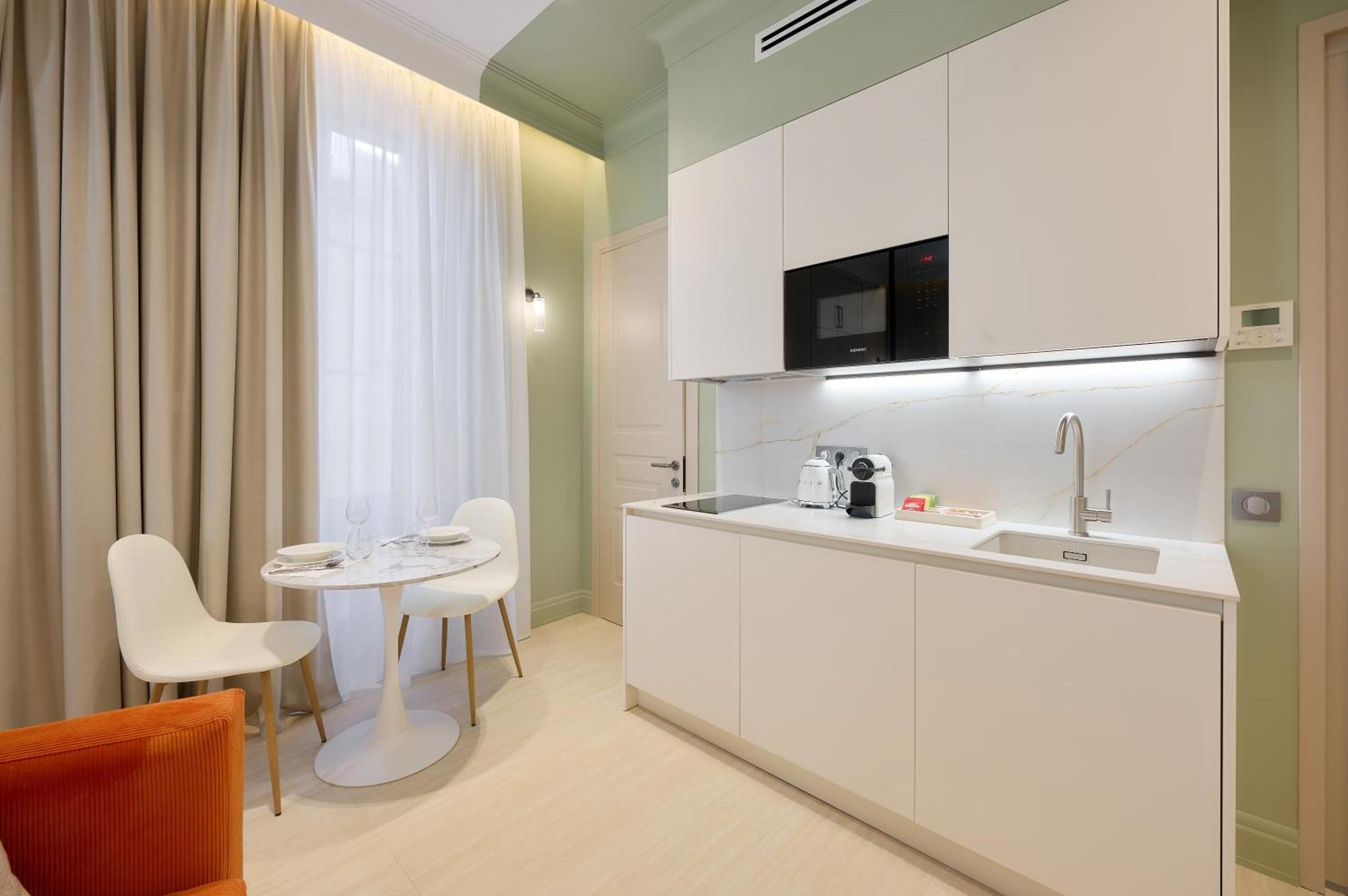 9 Alberti Centre Nice