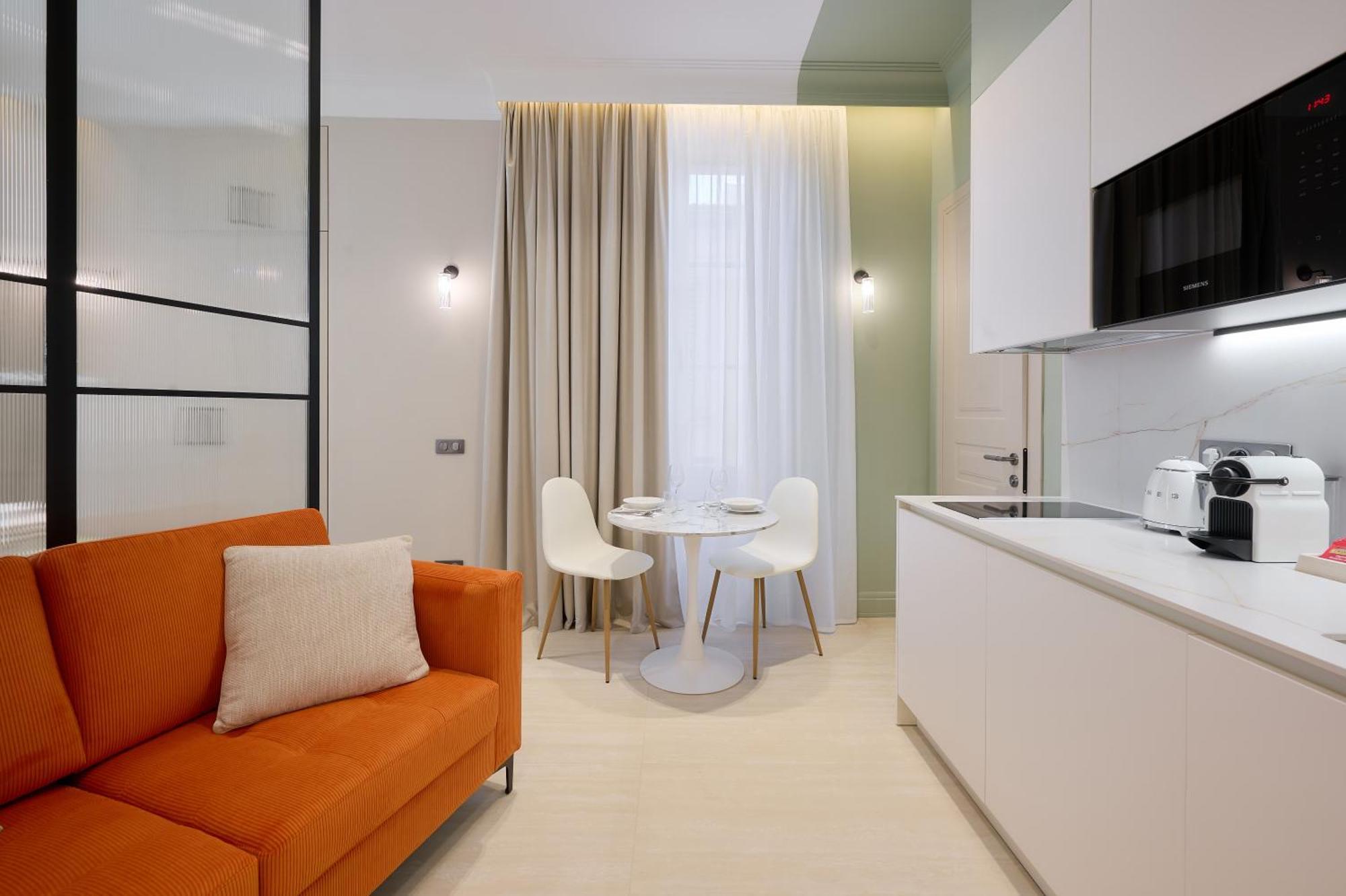 9 Alberti Centre * Nice