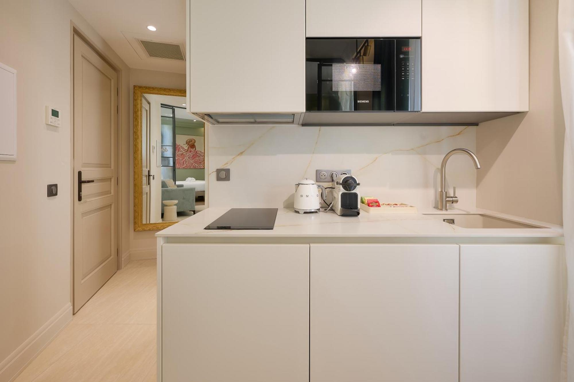 9 Alberti Centre * Nice